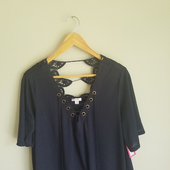 NWT Xhilaration Lacey-Back Blouse - Picture 2 of 6